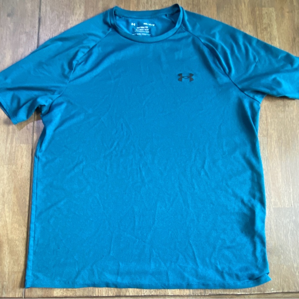 Under Armour Dark Teal Men’s Short Sleeve Shirt 
Size: Medium